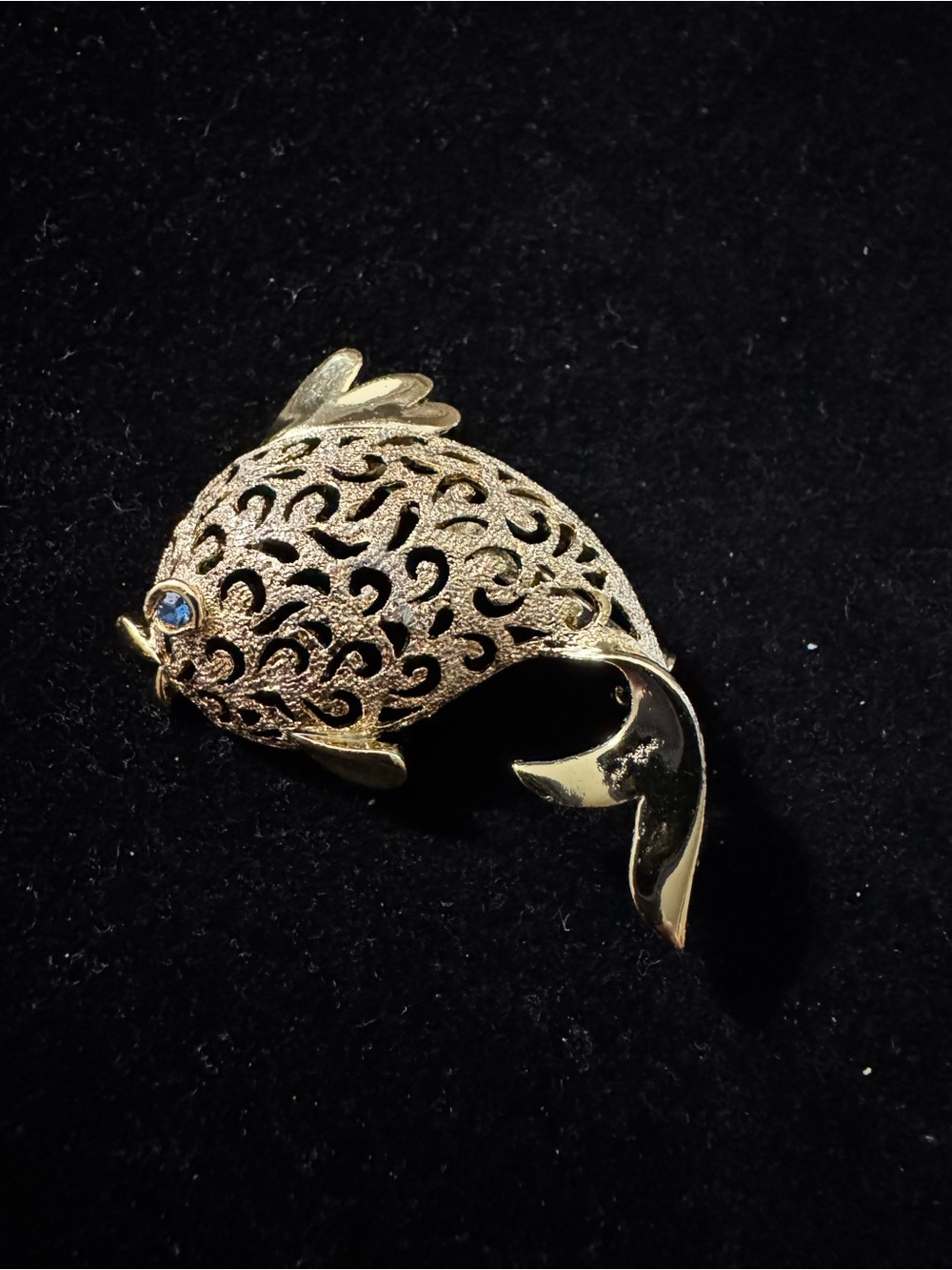 Jonette Jewelry (JJ) Vintage Gold Tone Filligree Fish Brooch Pin